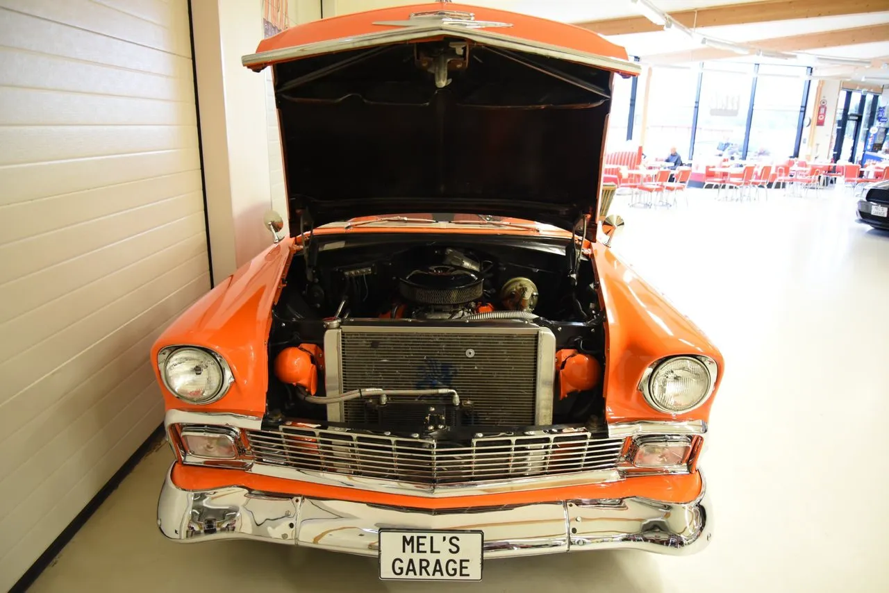 Vehicle image 15