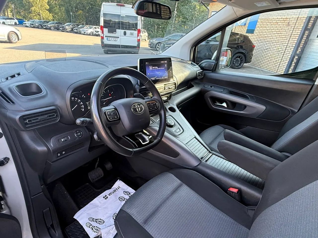 Vehicle image 15