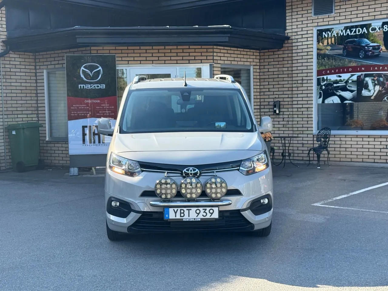 Vehicle image 7
