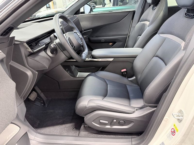 Mazda CX-6e bild 6