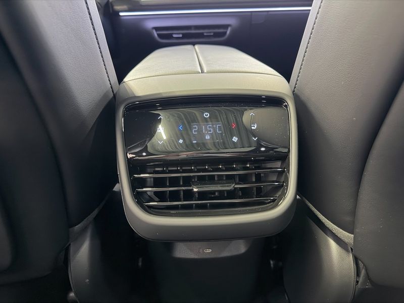 Mazda CX-6e bild 13