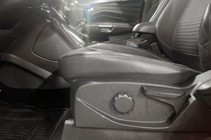 Ford Kuga bild 24