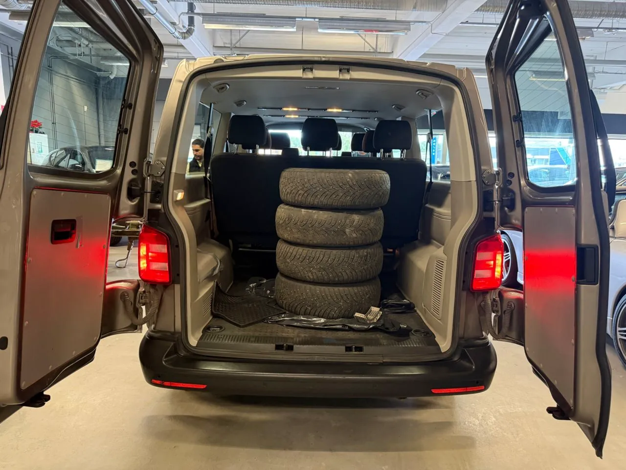 Vehicle image 18