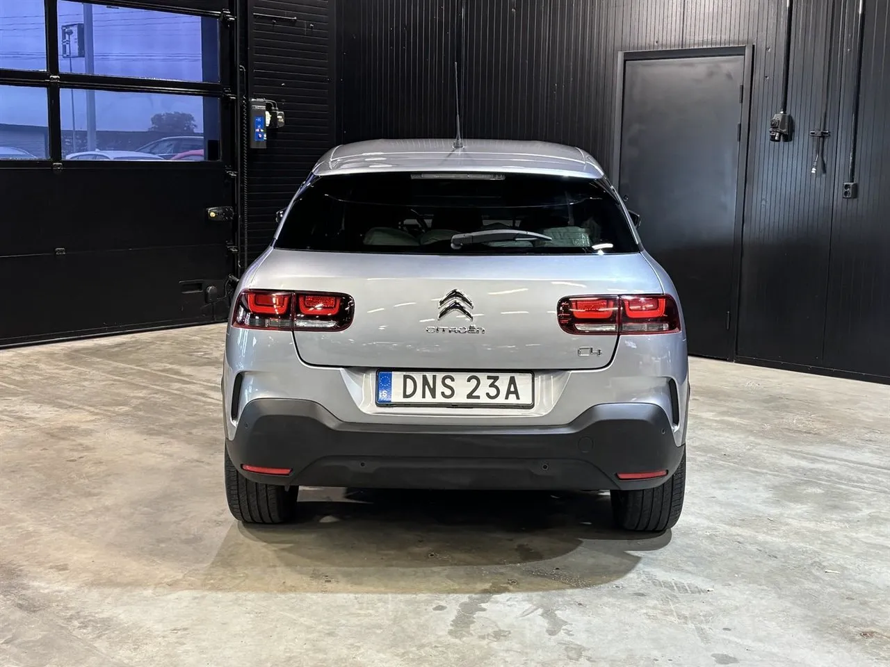 Vehicle image 4