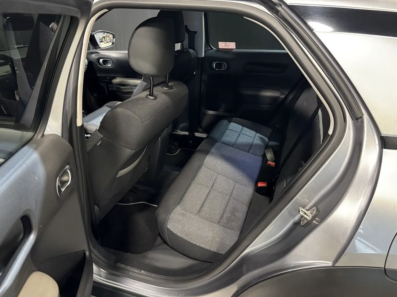 Vehicle image 16