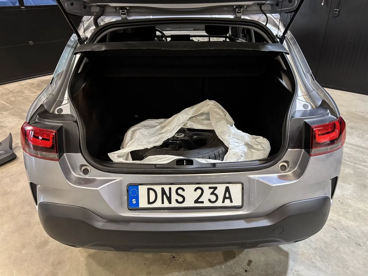 Vehicle image 17