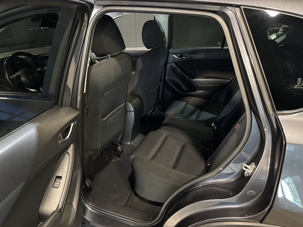 Vehicle image 16