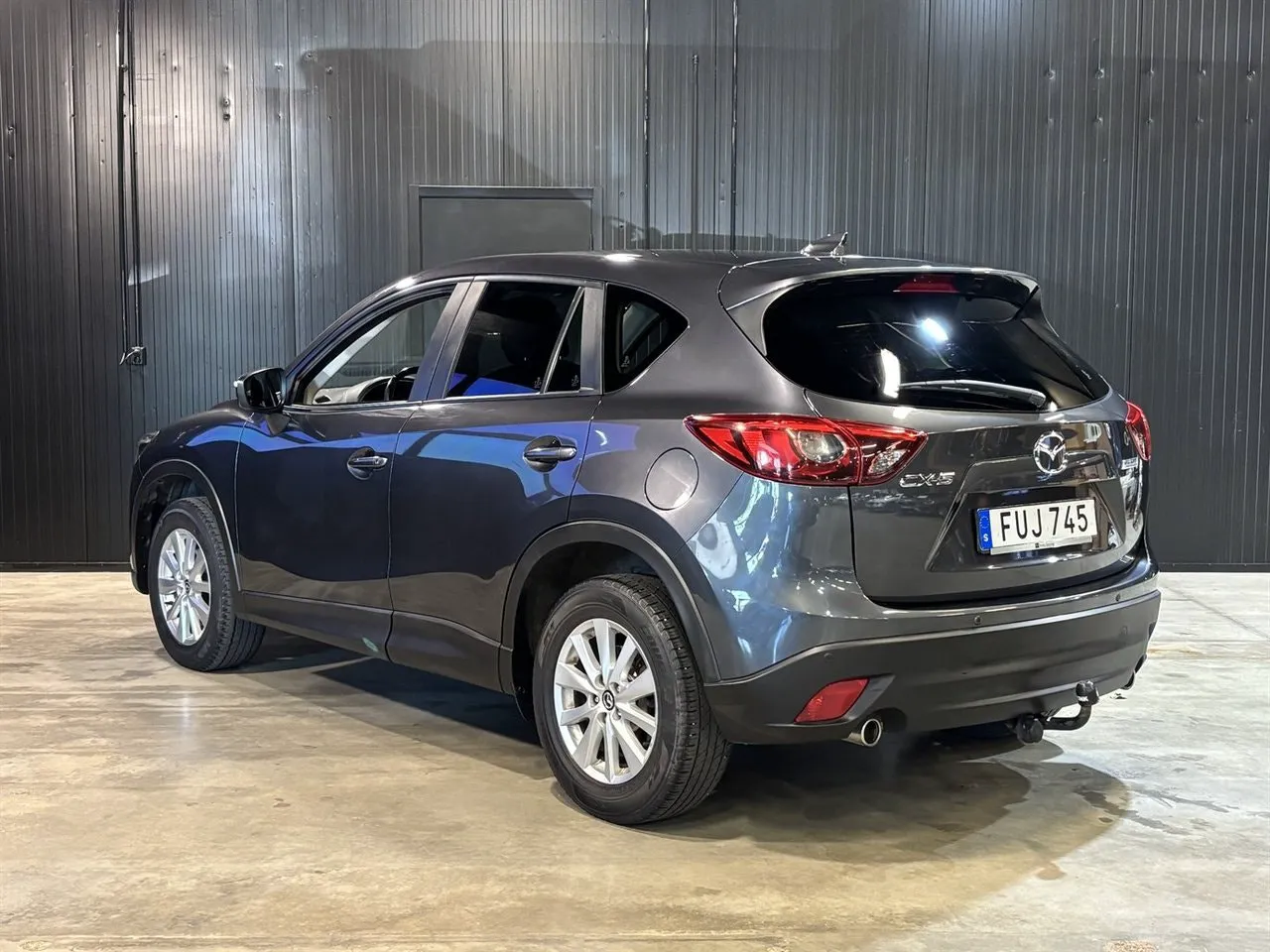 Vehicle image 3
