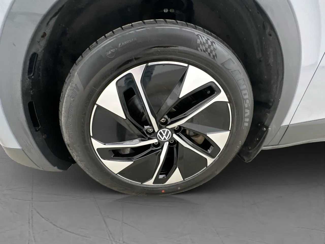 Vehicle image 25