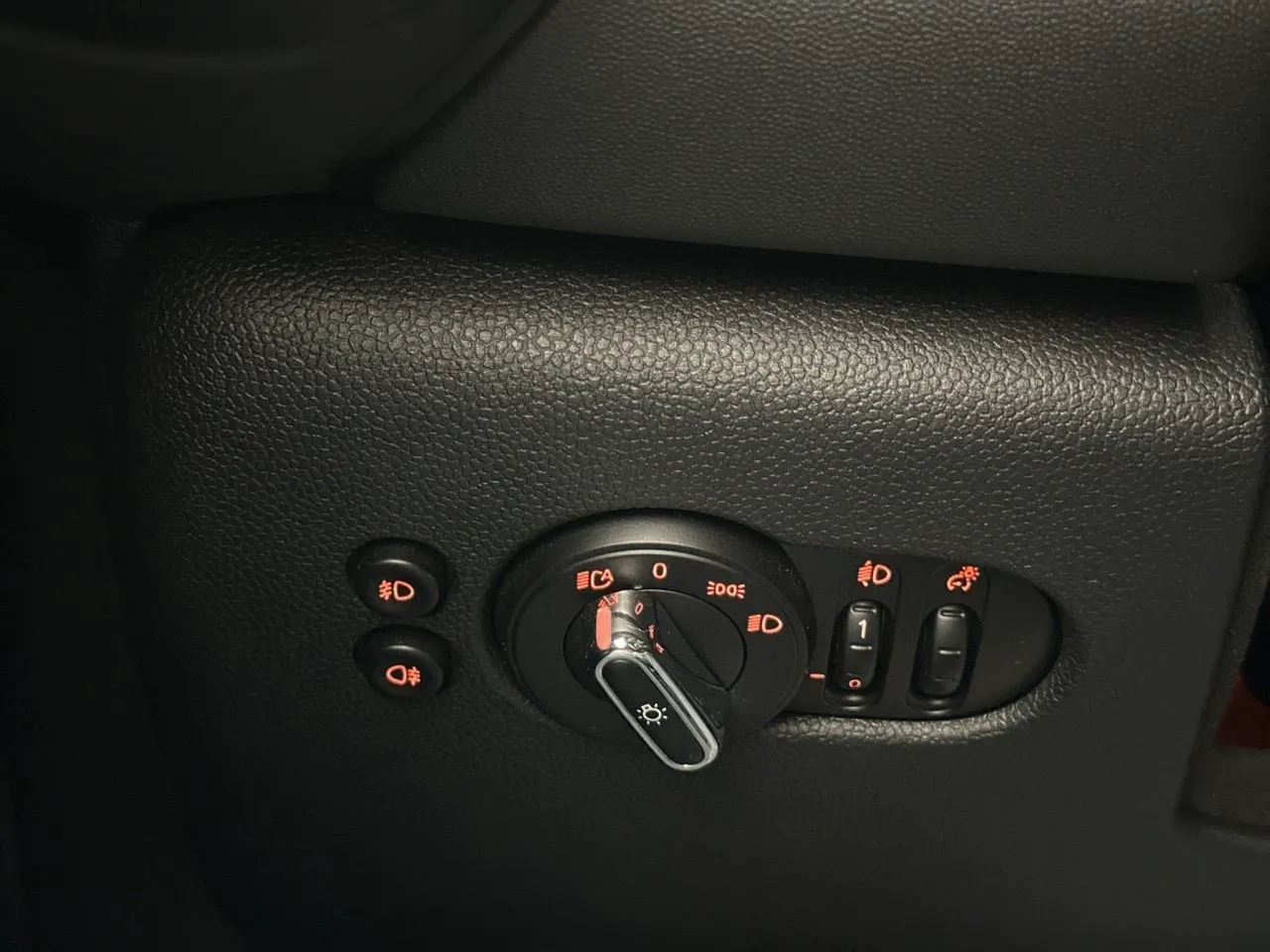 Vehicle image 27