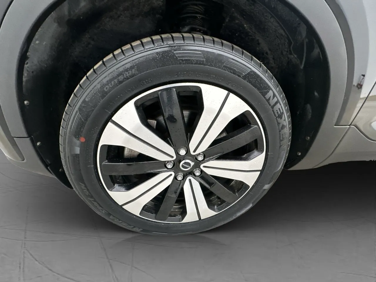 Vehicle image 32