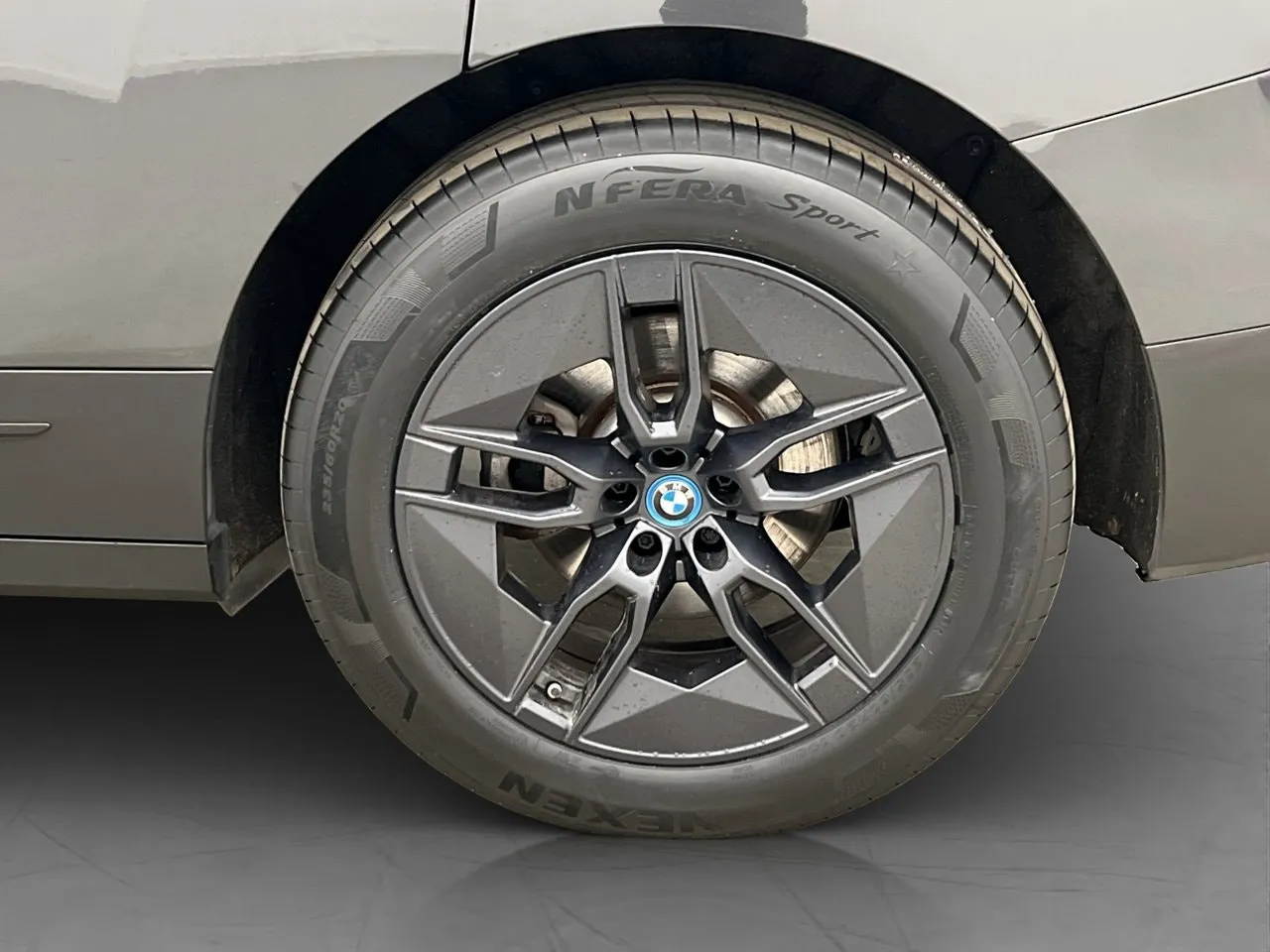 Vehicle image 32