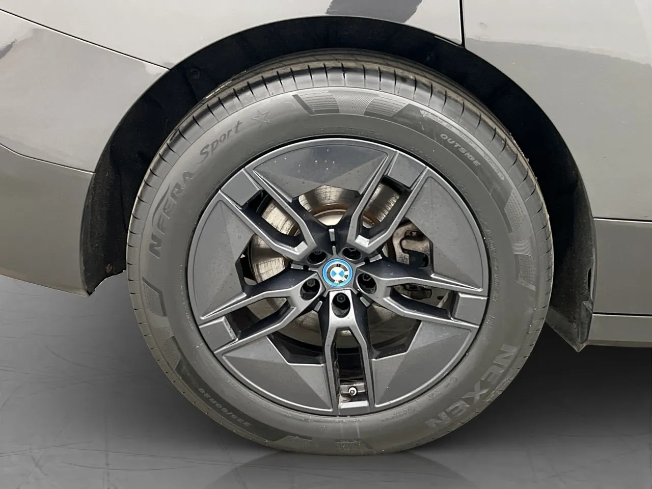 Vehicle image 33
