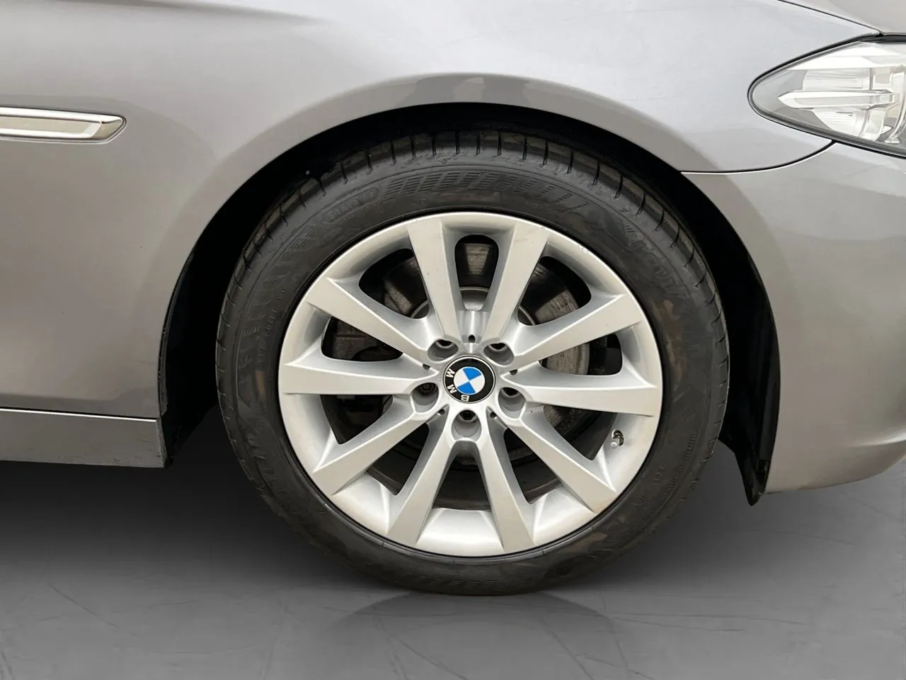 Vehicle image 30