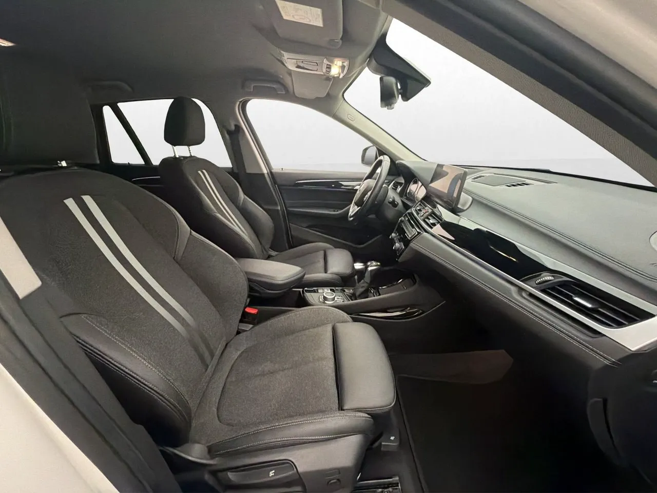 Vehicle image 27