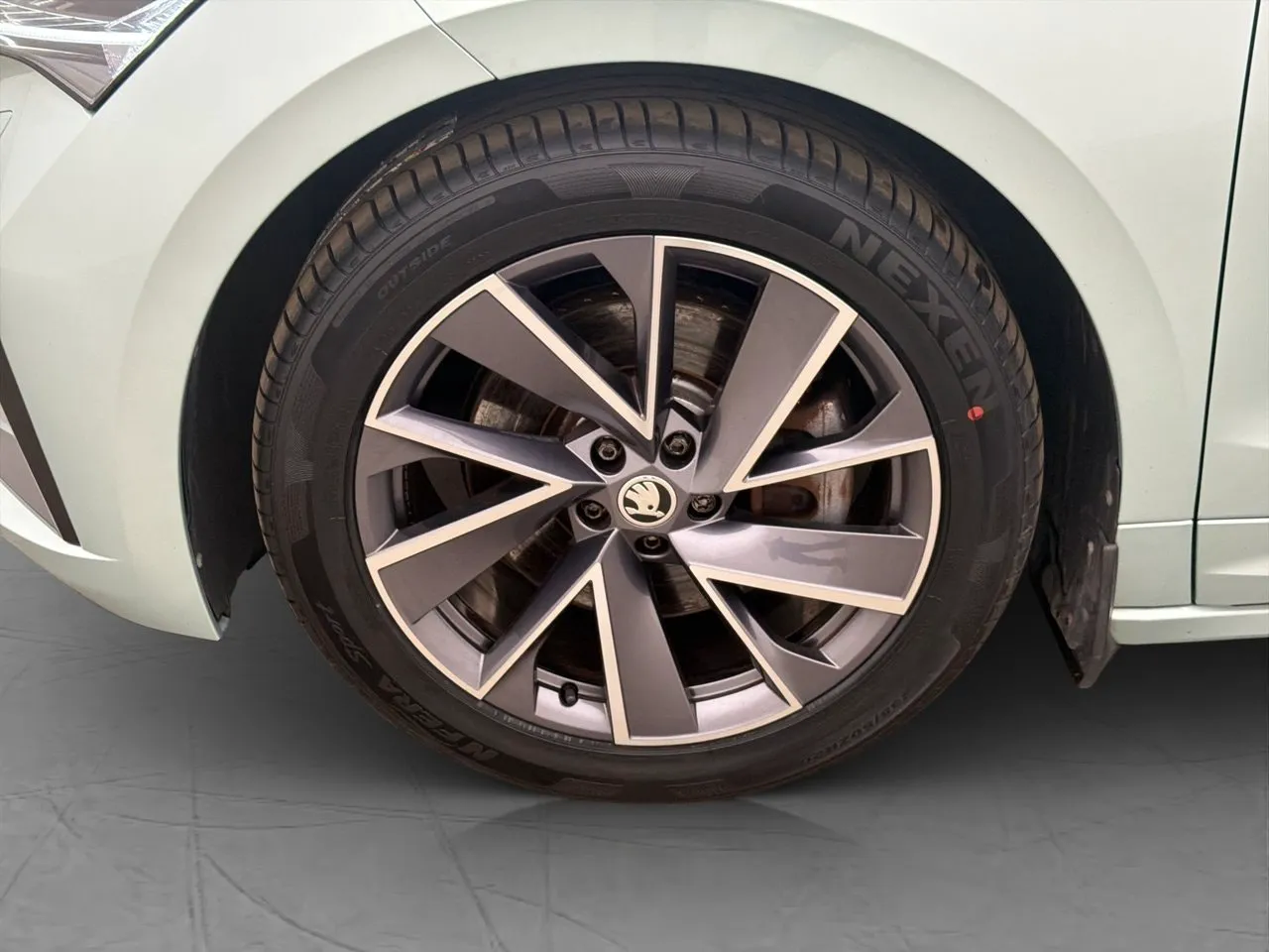 Vehicle image 37