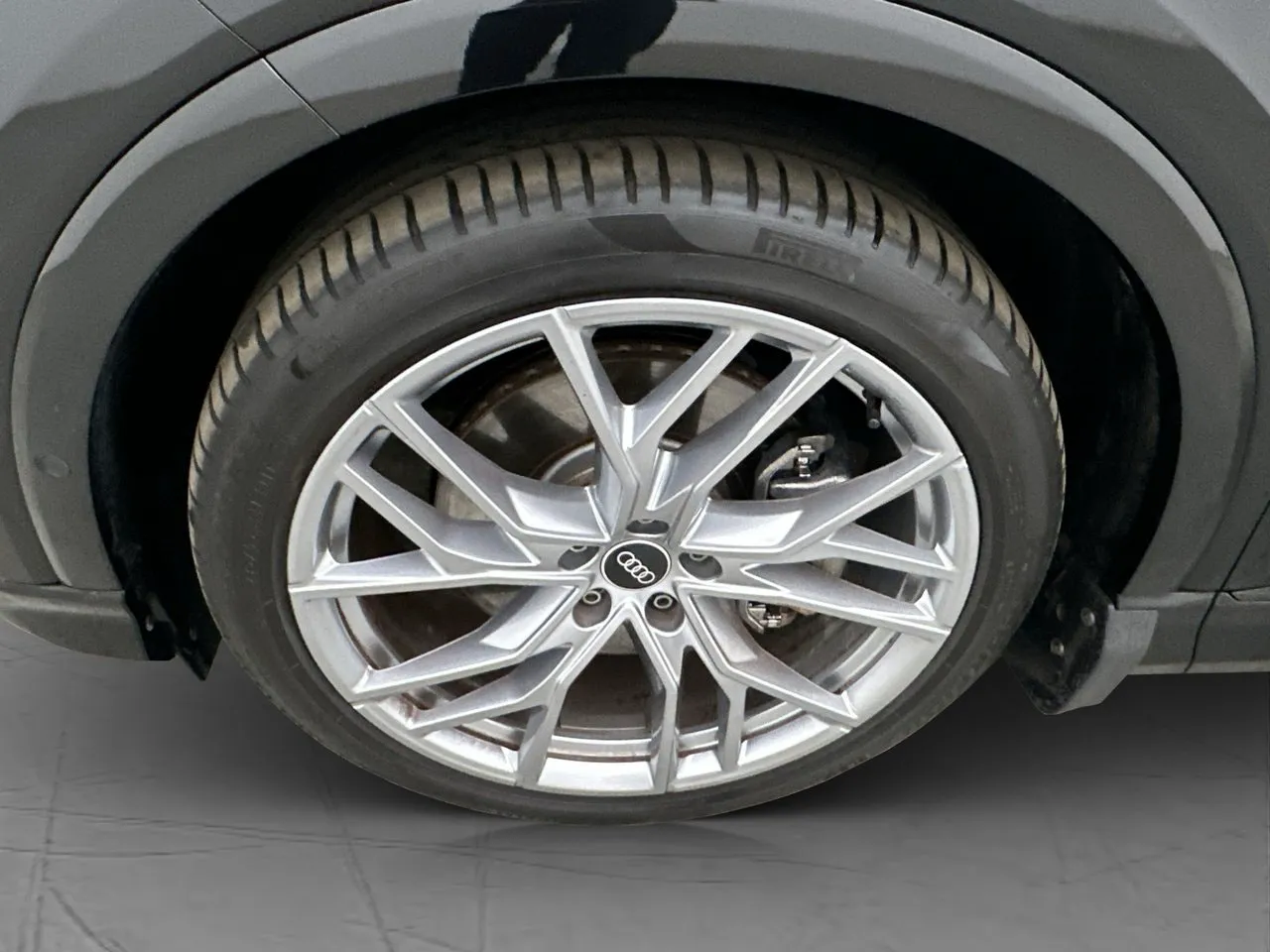 Vehicle image 33