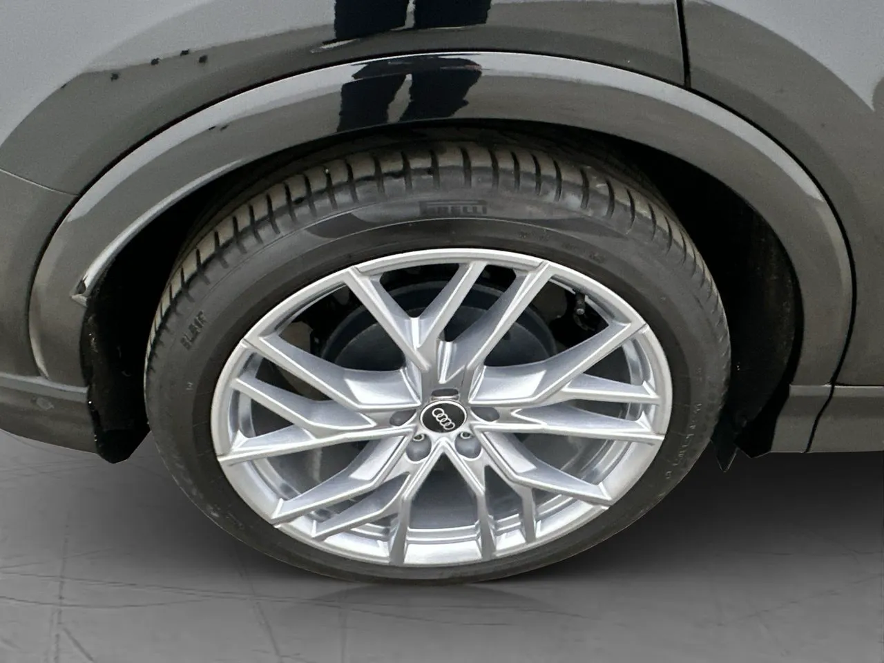 Vehicle image 32