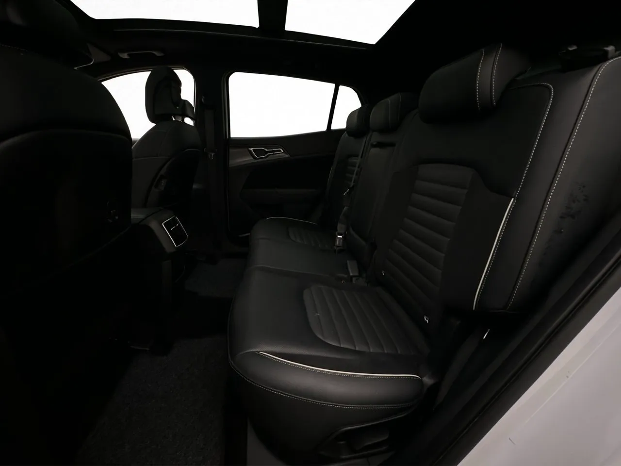 Vehicle image 28