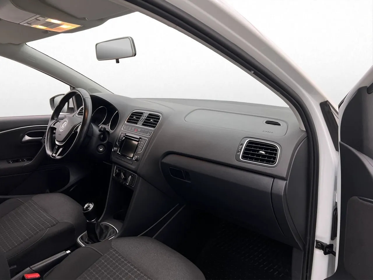 Vehicle image 18