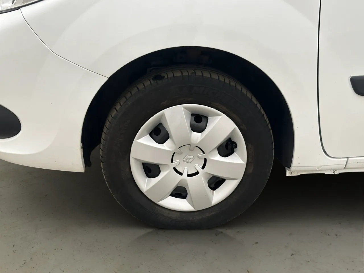 Vehicle image 26