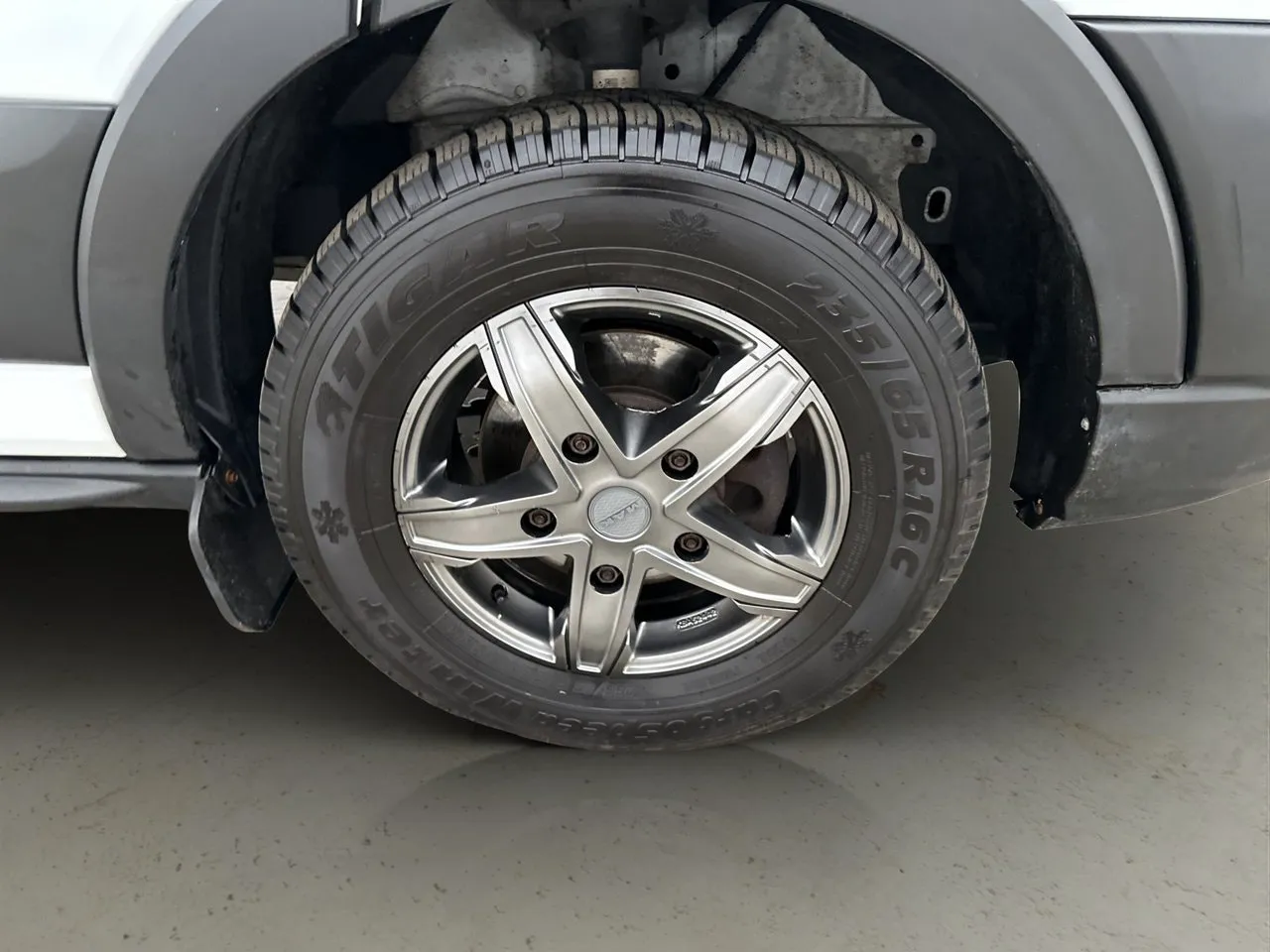 Vehicle image 23