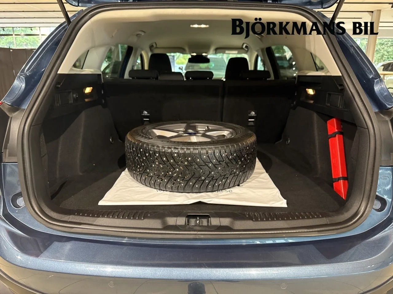 Vehicle image 13