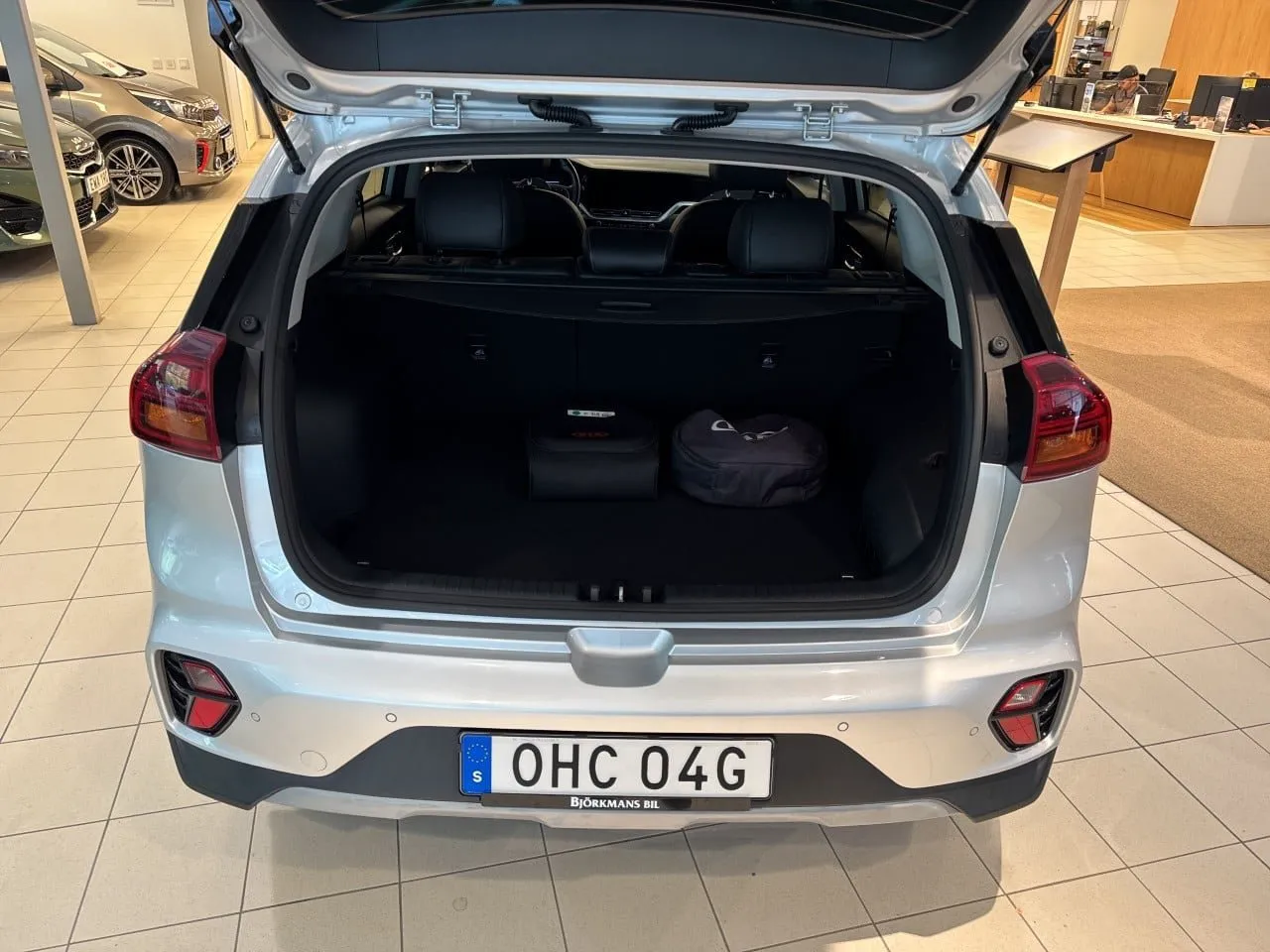 Vehicle image 13