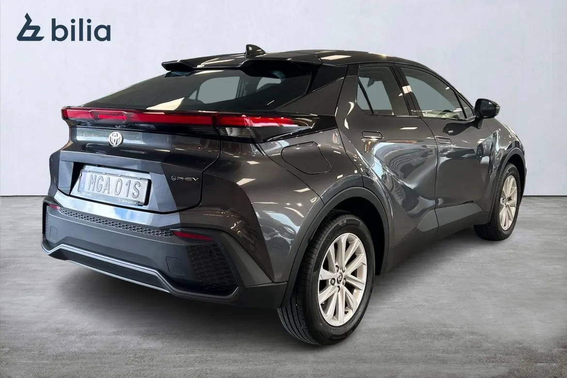 Vehicle image 18