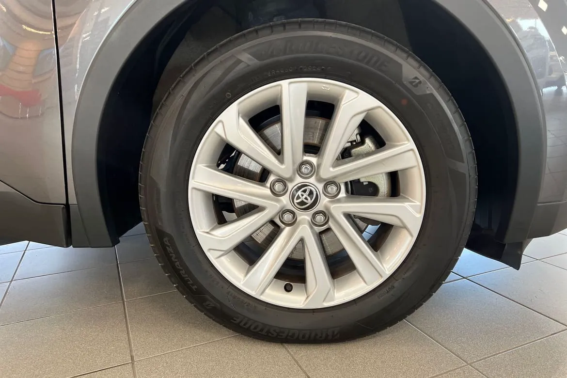 Vehicle image 16