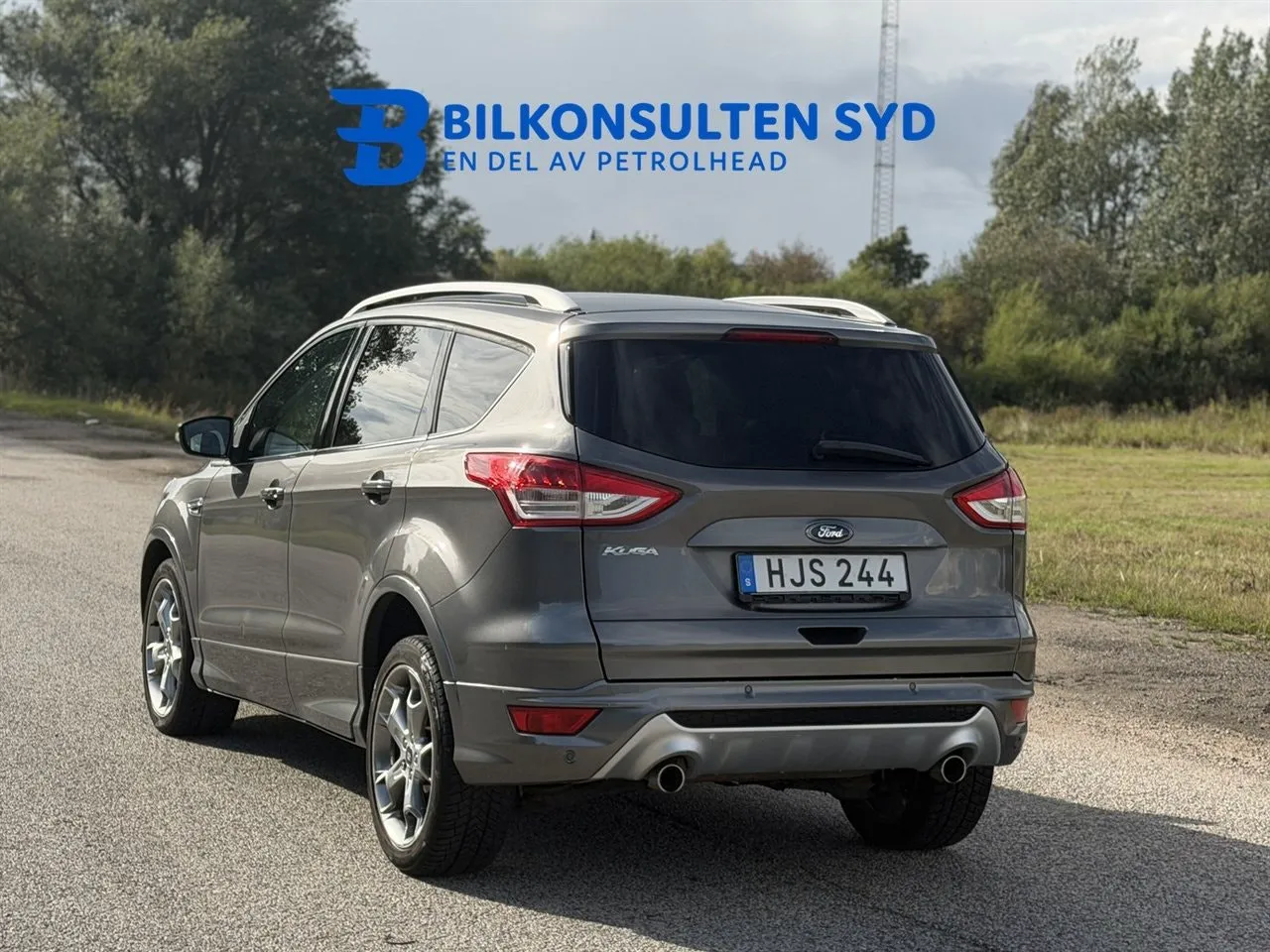 Vehicle image 13
