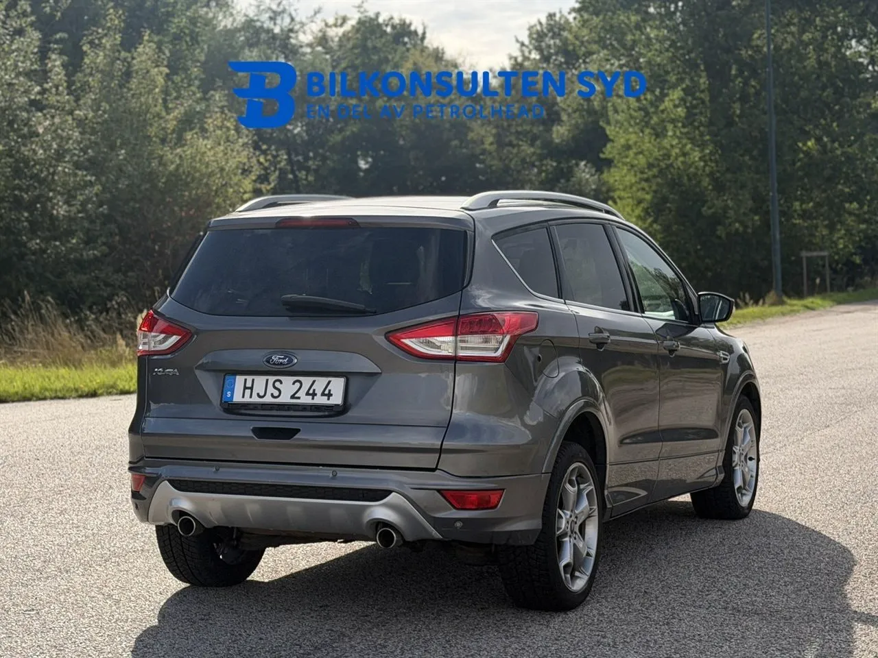 Vehicle image 15