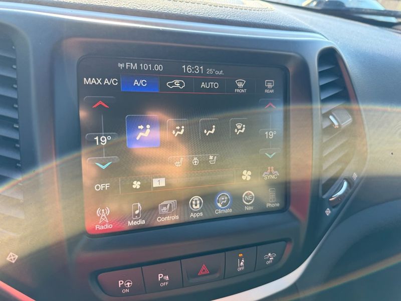 Jeep Cherokee bild 26