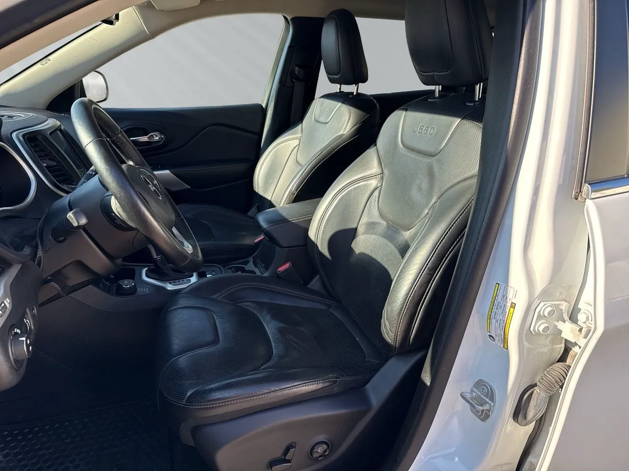Vehicle image 14