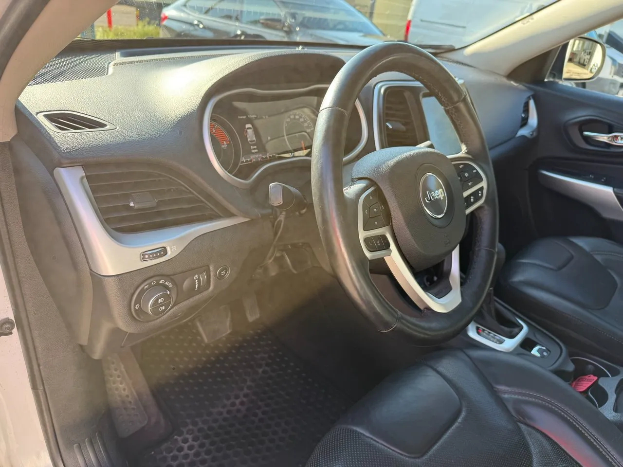 Vehicle image 18