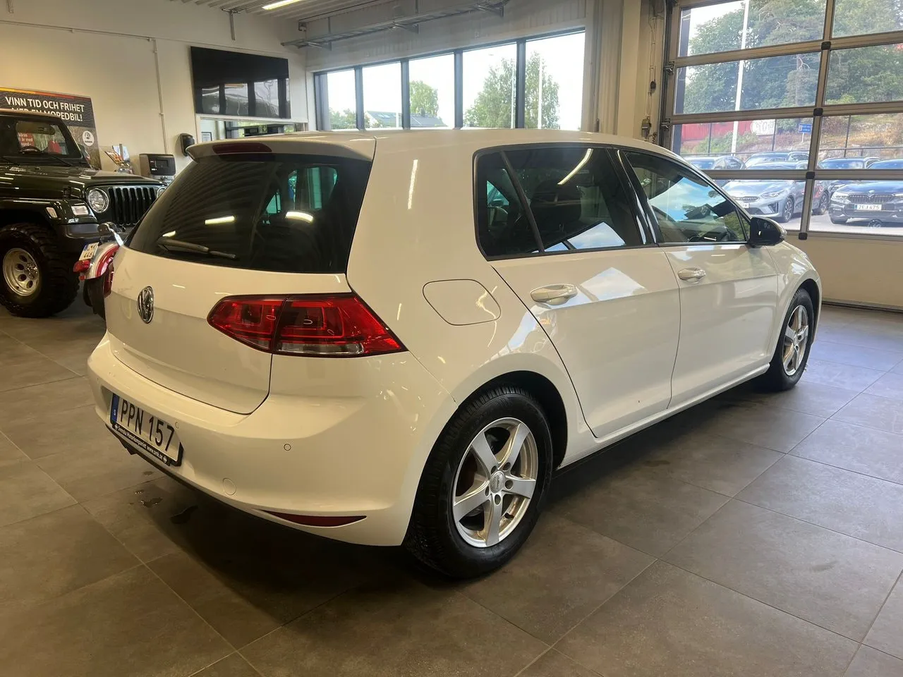 Vehicle image 6