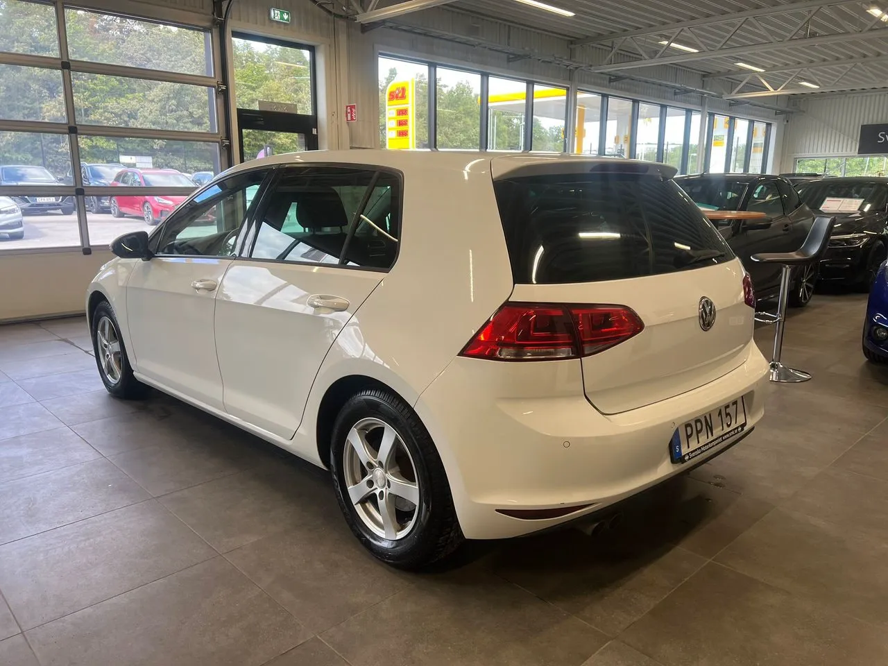 Vehicle image 4