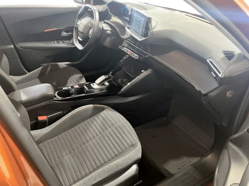 Vehicle image 10
