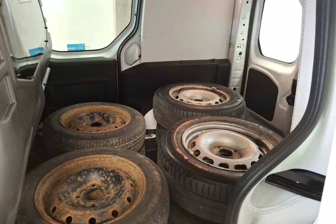 Vehicle image 8