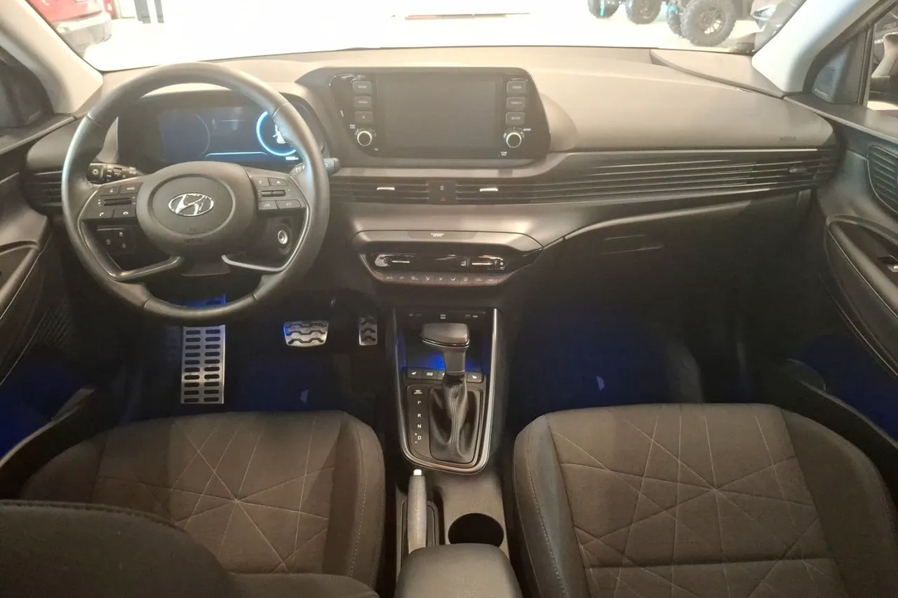 Vehicle image 8