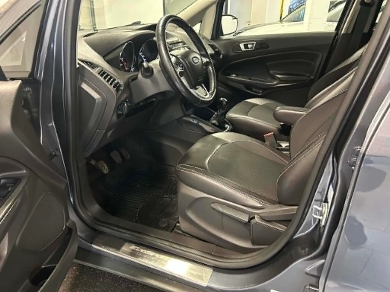 Vehicle image 7