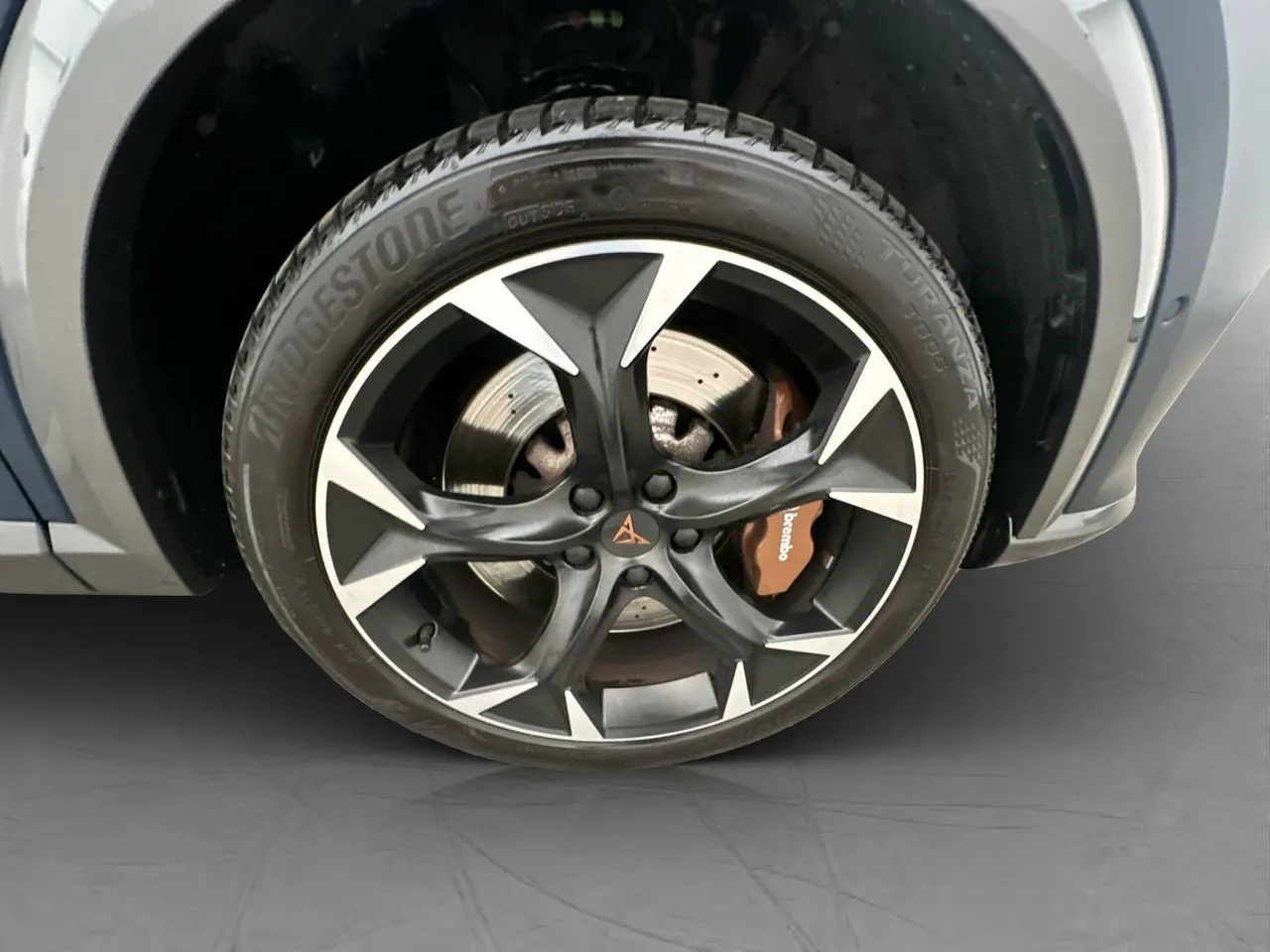 Vehicle image 32