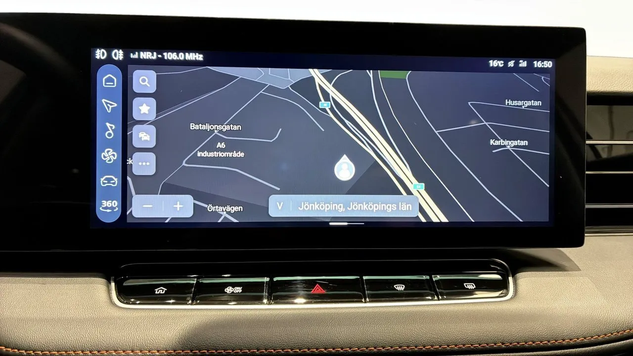 Vehicle image 16