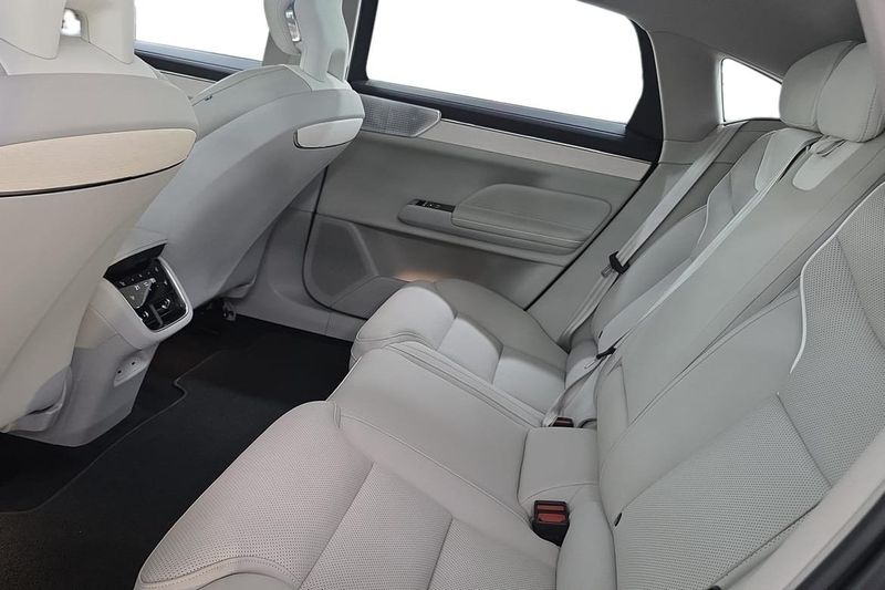 Volvo ES90 bild 13