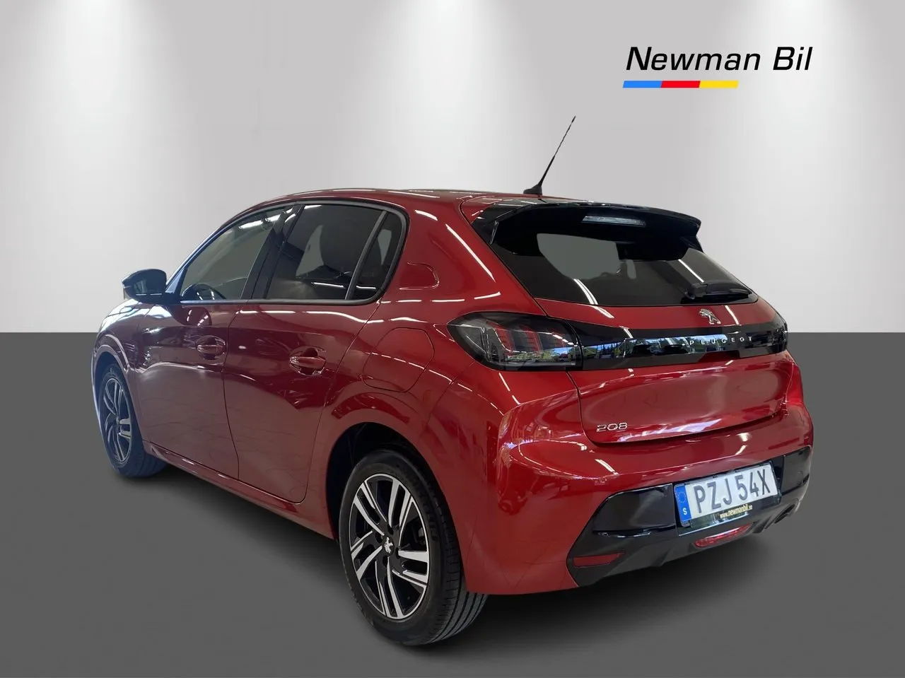 Vehicle image 5