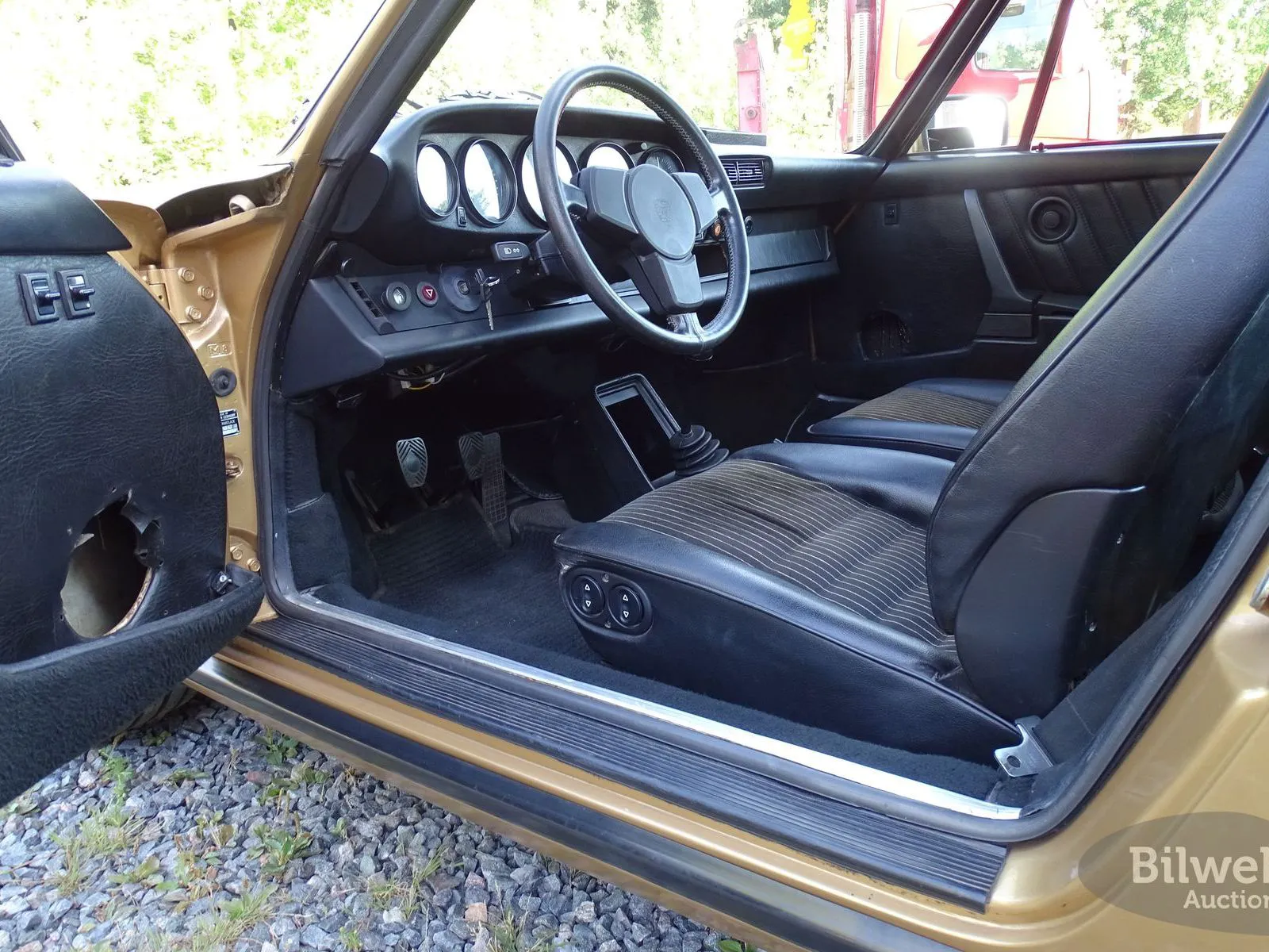 Vehicle image 34