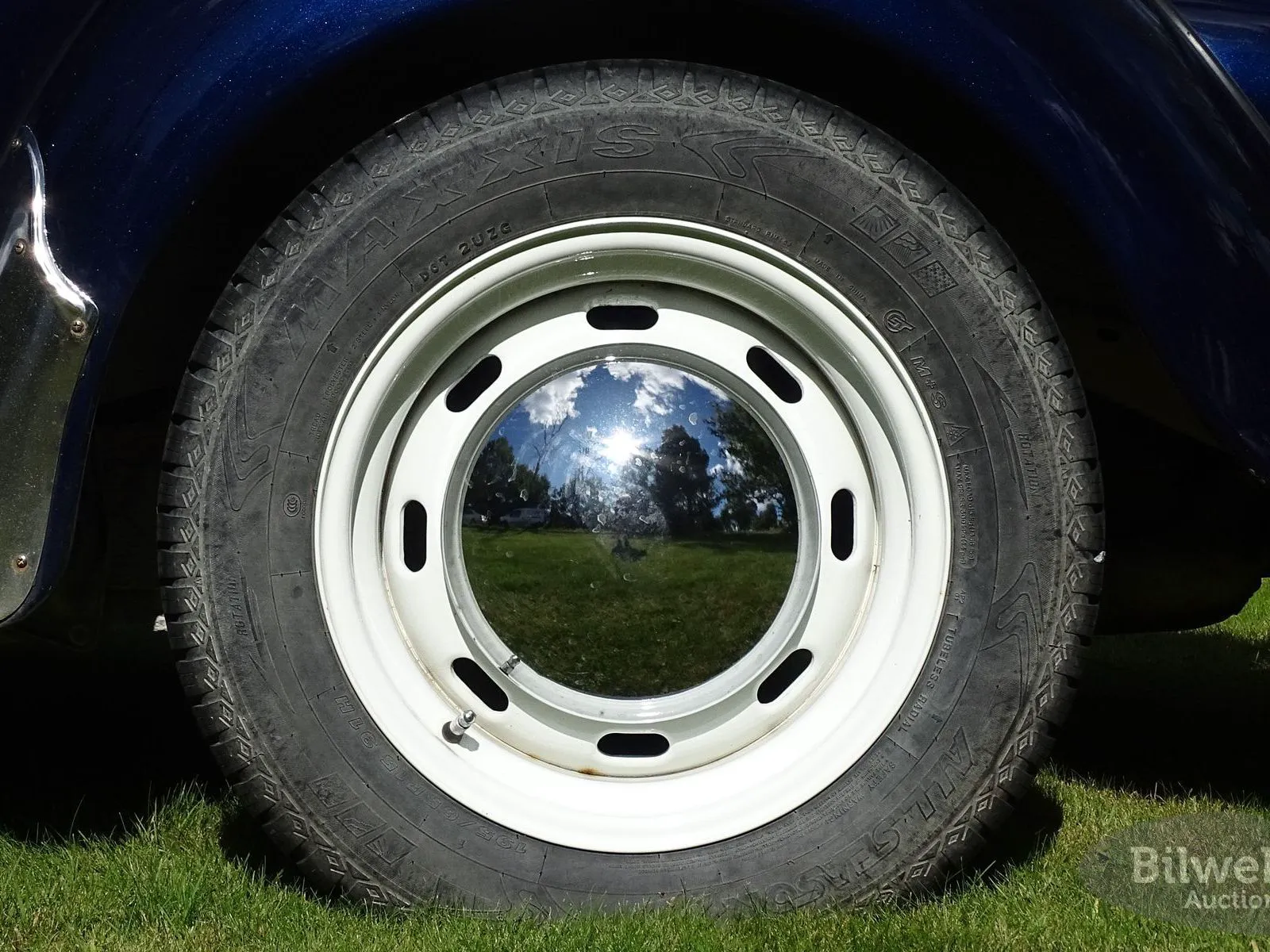 Vehicle image 11
