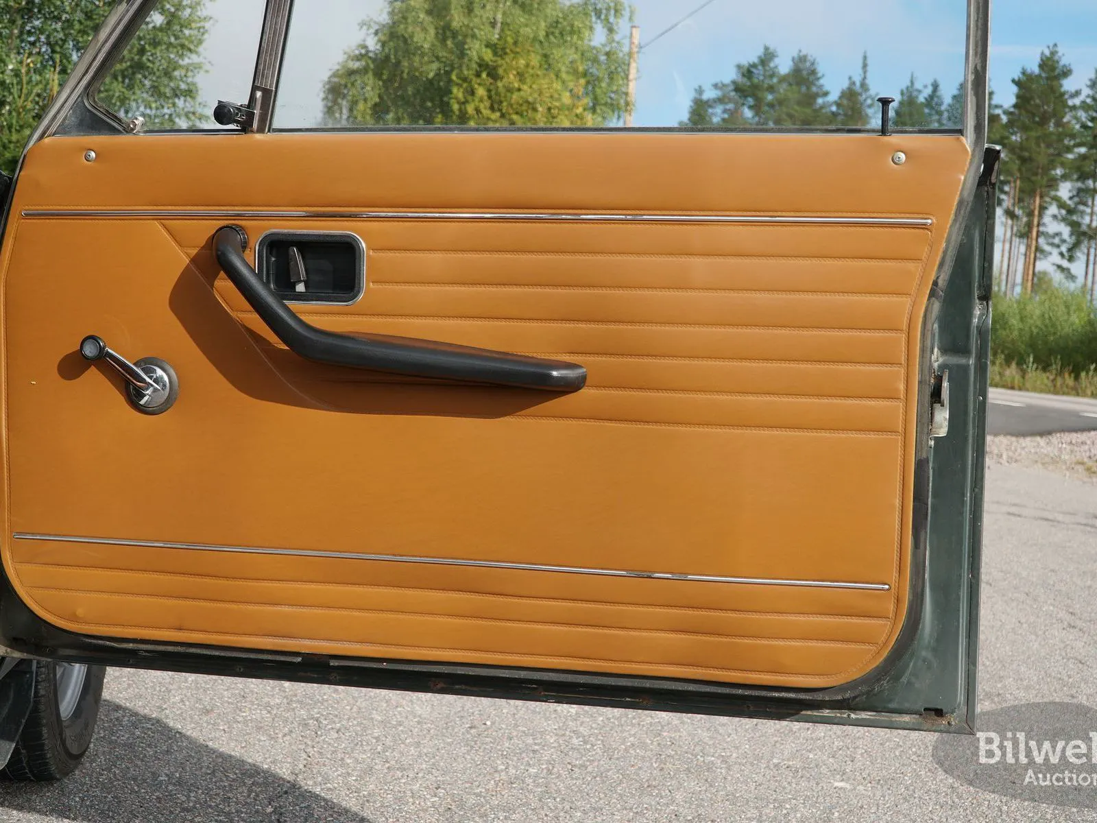 Vehicle image 32