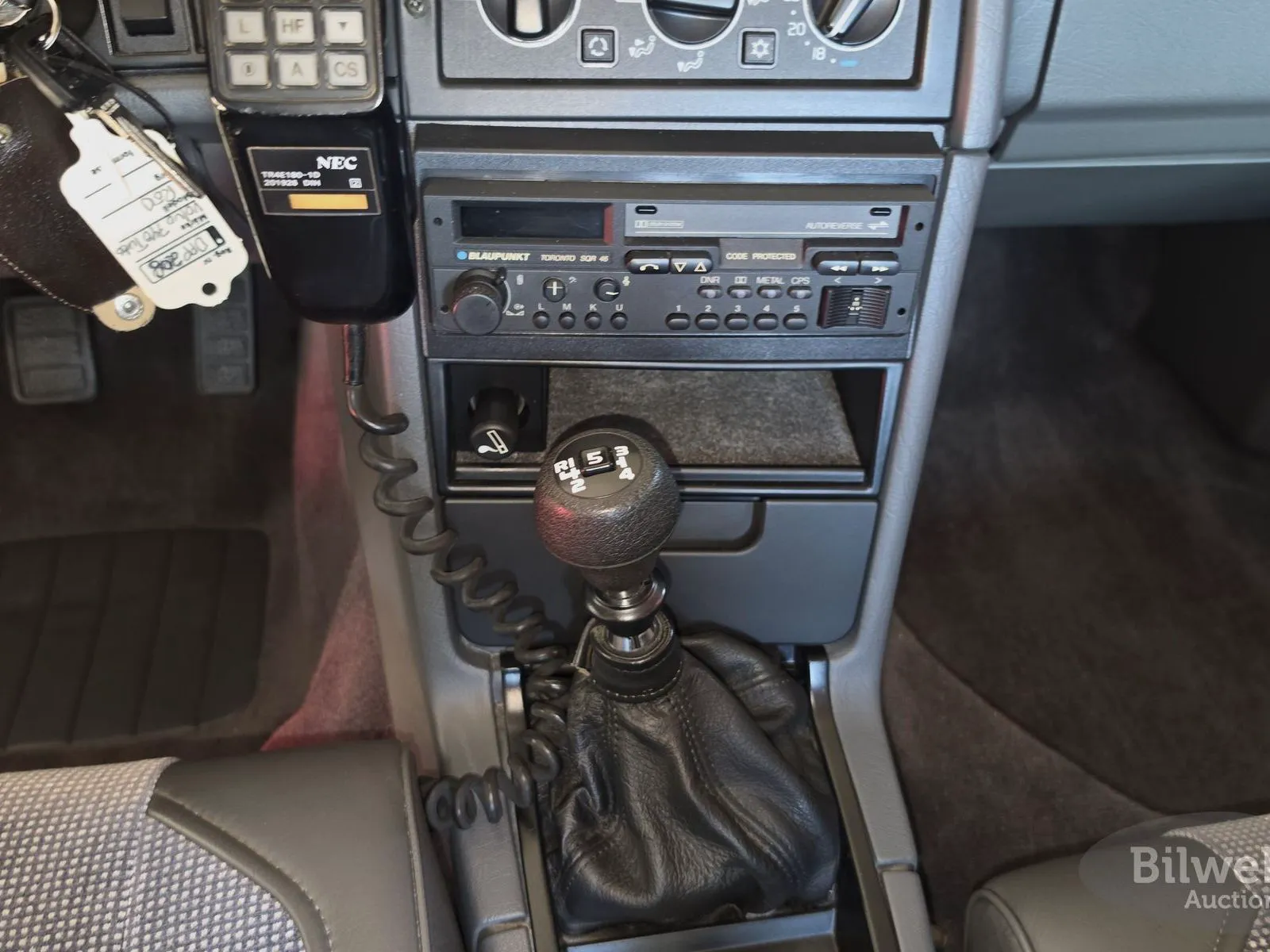 Vehicle image 32