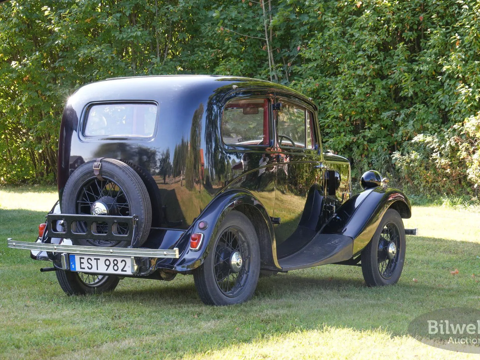 Vehicle image 15